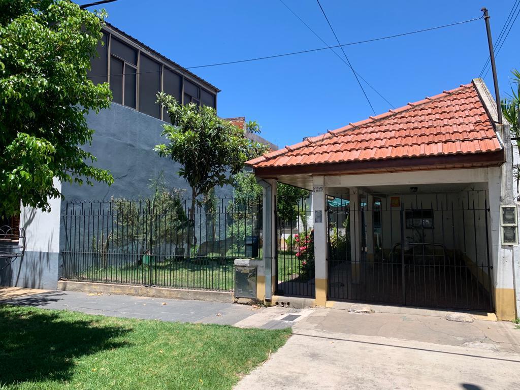CASA SOBRE LOTE PROPIO DE 3 AMBIENTES EN GERLI