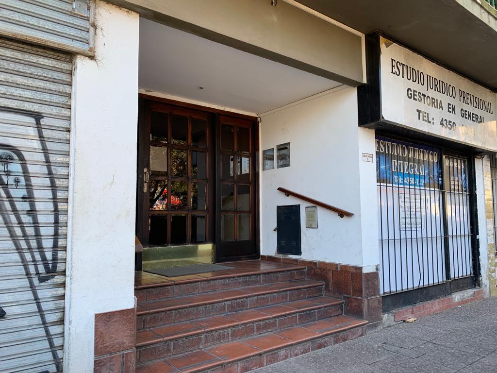DEPTO 3 AMBIENTES CON BALCON (FRENTE A ESTACION DE QUILMES)
