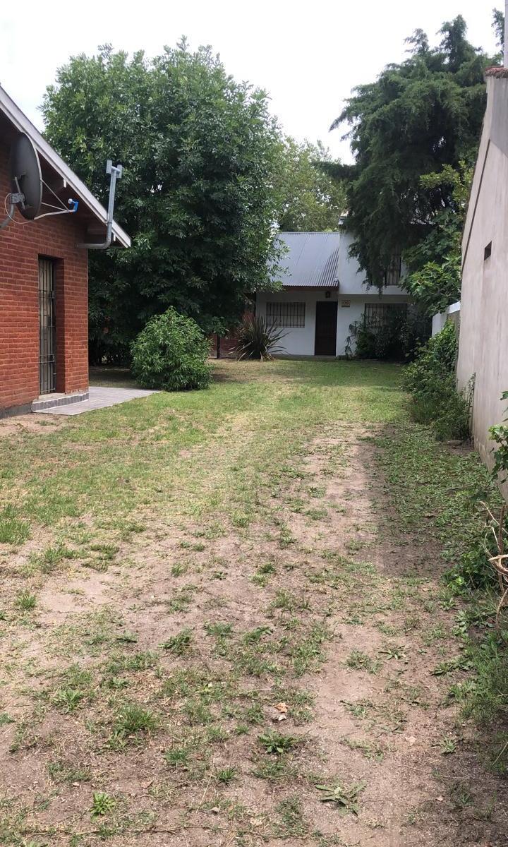 Hermoso Duplex de 4 Ambientes con Entrada de Auto. 3