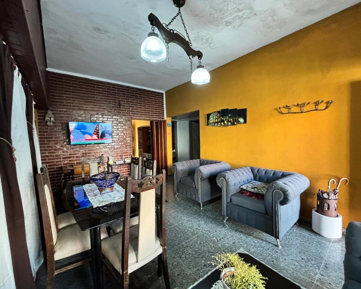 Foto de OPORTUNIDAD!! CASA MULTIFAMILIAR EN WILDE, imagen 3