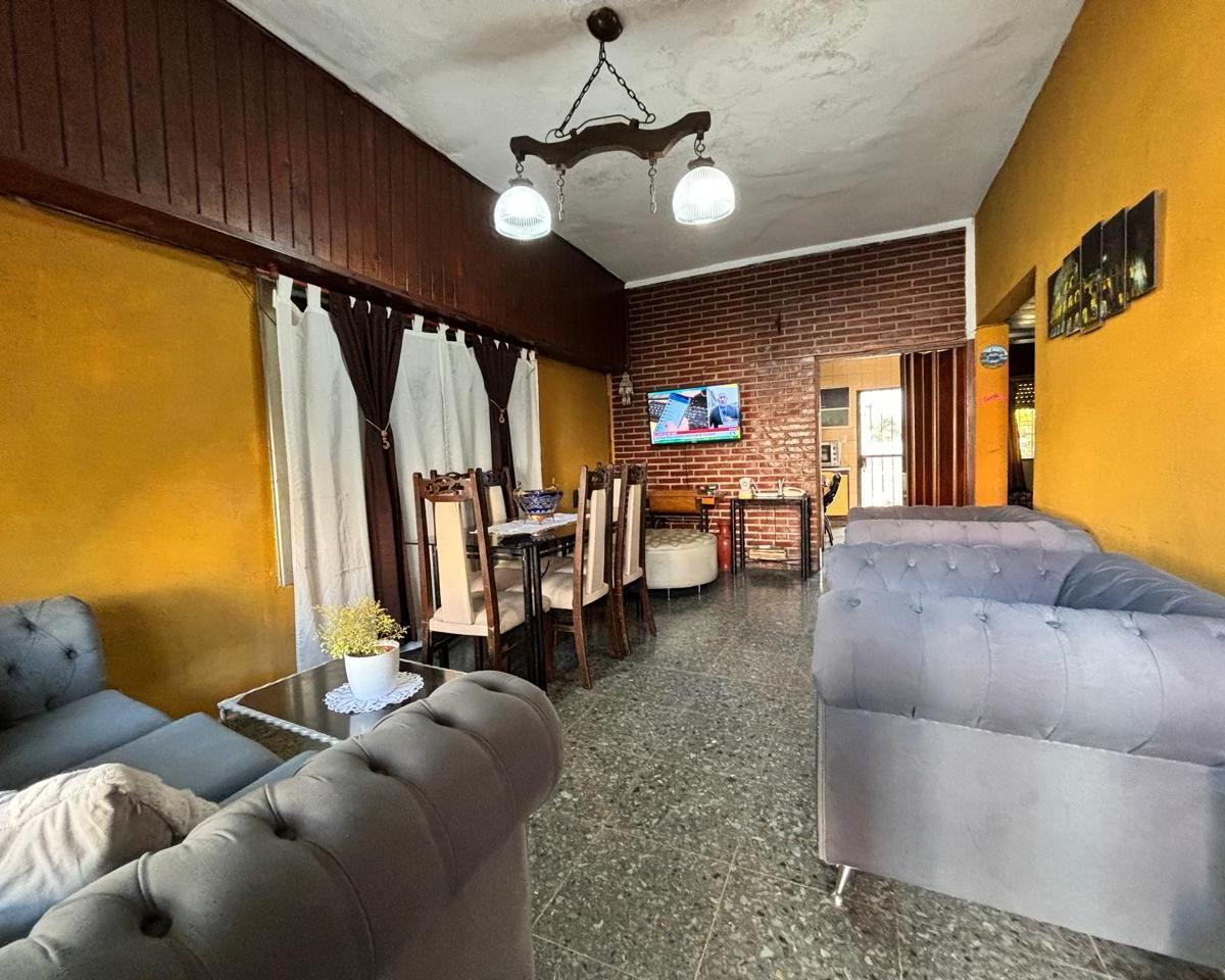 CASA PARA 2 FAMILIAS EN VENTA DE 7 AMBIENTES EN WILDE