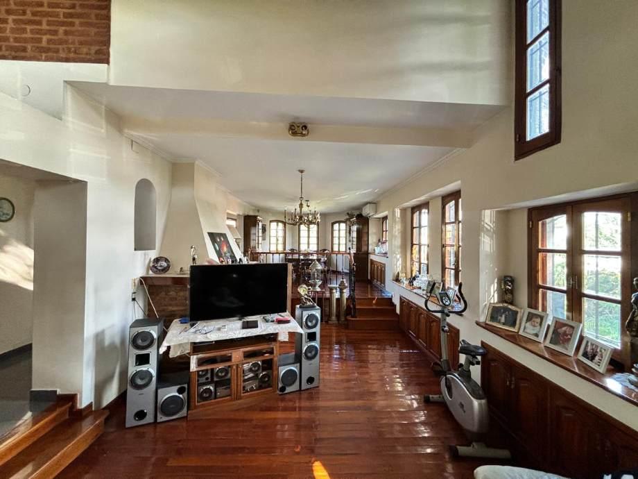 Hermoso Chalet de Categoría en Bernal 3