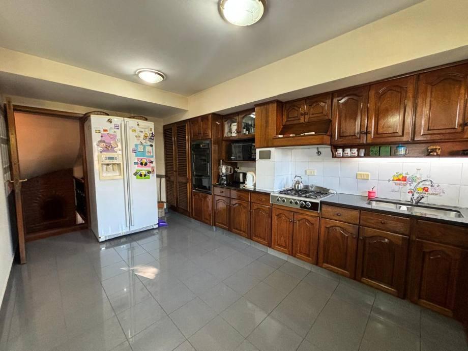 Hermoso Chalet de Categoría en Bernal 2