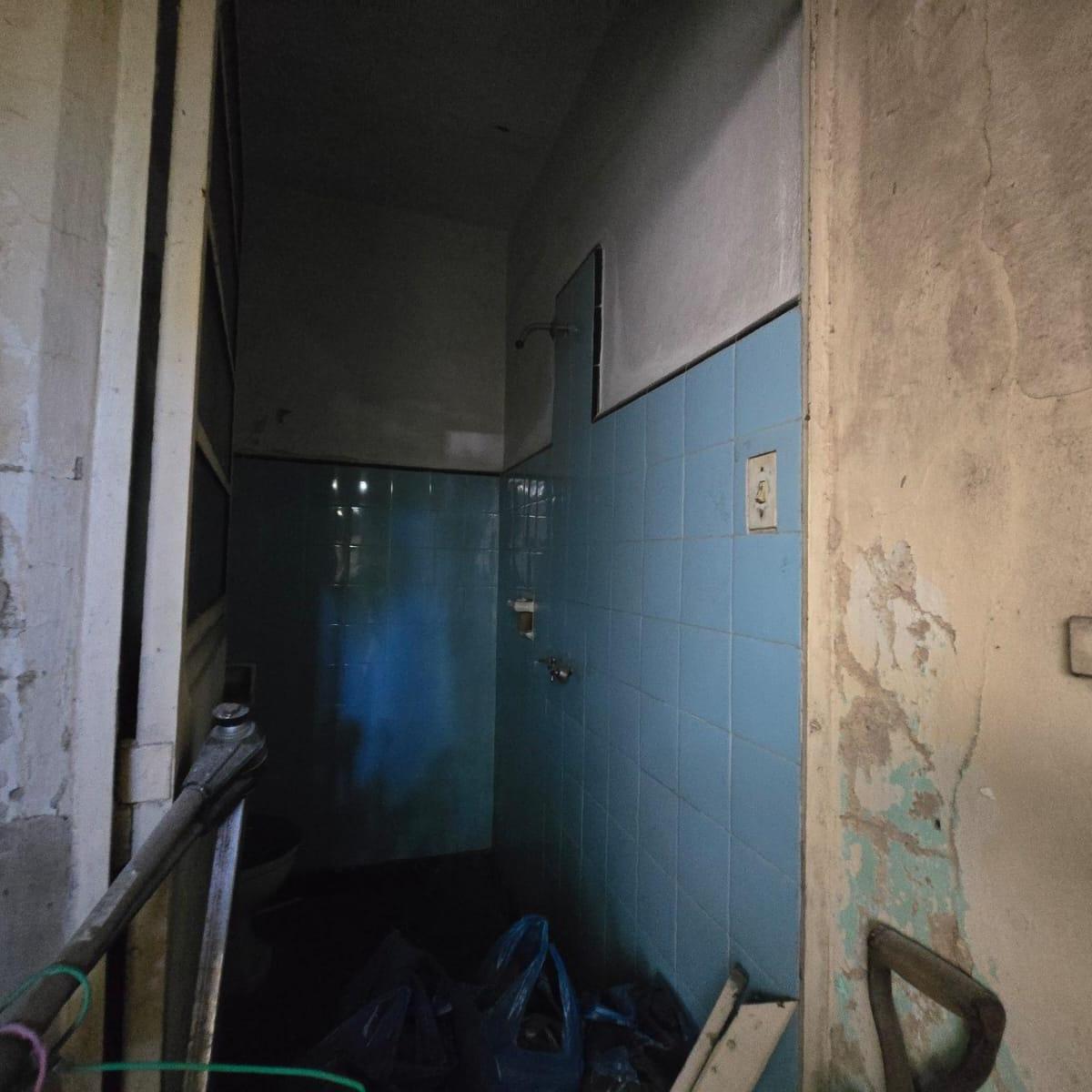 Foto de OPORTUNIDAD CASA ANTIGUA DE 4 AMBIENTES A REFACCIONAR EN SARANDÍ ESTE, imagen 4