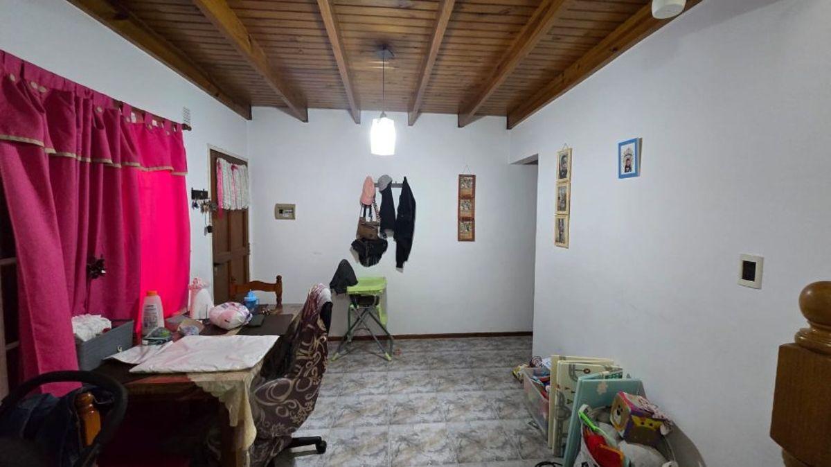 Foto de PH EN VENTA DE DOS PISOS AL FRENTE EN VILLA DOMINICO (BUENA UBICACIÓN), imagen 4