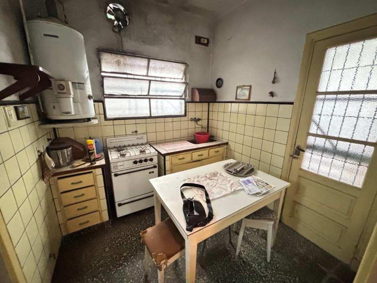 Foto de CASA DE 3 AMBIENTES CON GALPÓN - EXCELENTE UBICACIÓN EN QUILMES, imagen 4