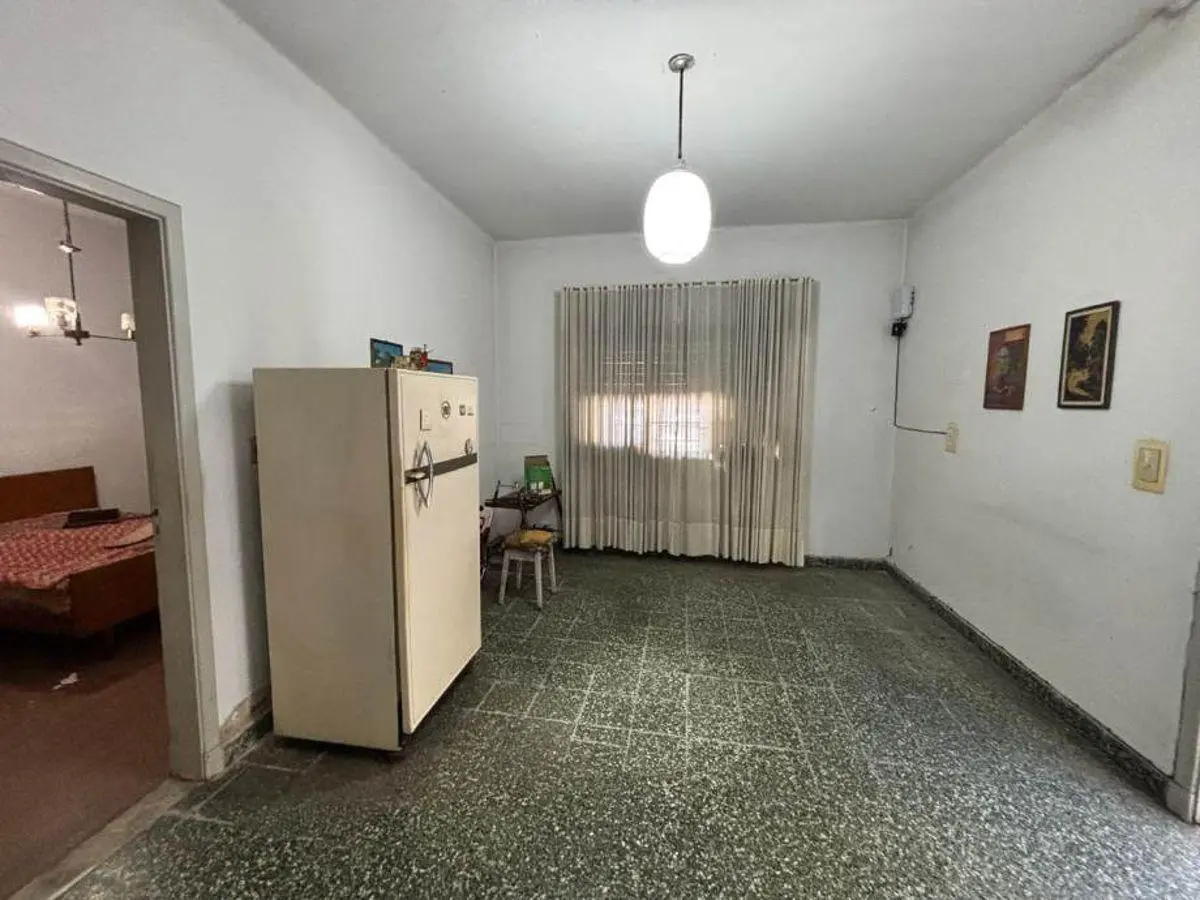 CASA DE 3 AMBIENTES CON GALPÓN - EXCELENTE UBICACIÓN EN QUILMES 2