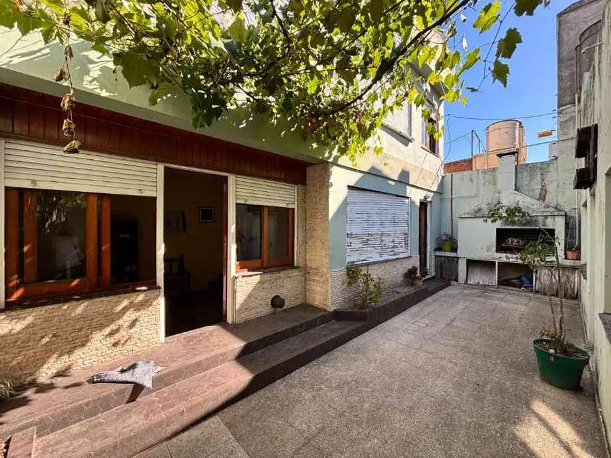 CASA DE 3 AMBIENTES EN 2 PLANTAS CON PATIO Y TERRAZA - QUILMES 3