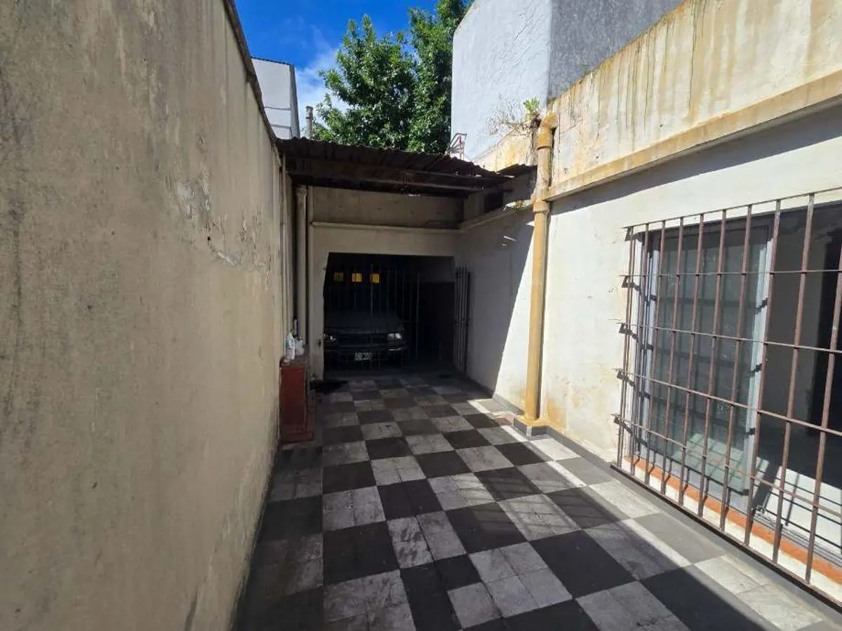 DEPARTAMENTO TIPO CASA EN VENTA EN MUY BUENA UBICACION 1