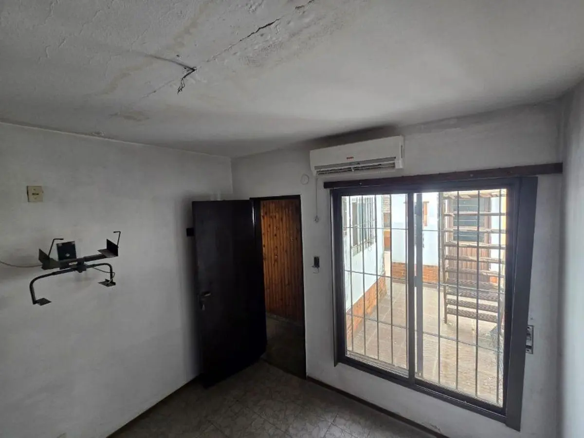 DEPARTAMENTO TIPO CASA AL FONDO EN MUY BUENA UBICACION 2