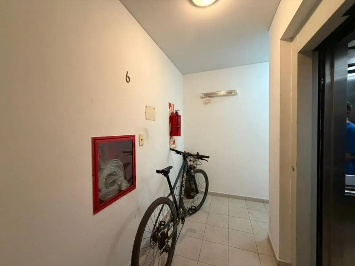 PISO DE 5 AMBIENTES A METROS DE AV. MITRE - DOBLE COCHERA - SUM - AMPLIOS AMBIENTES. 3