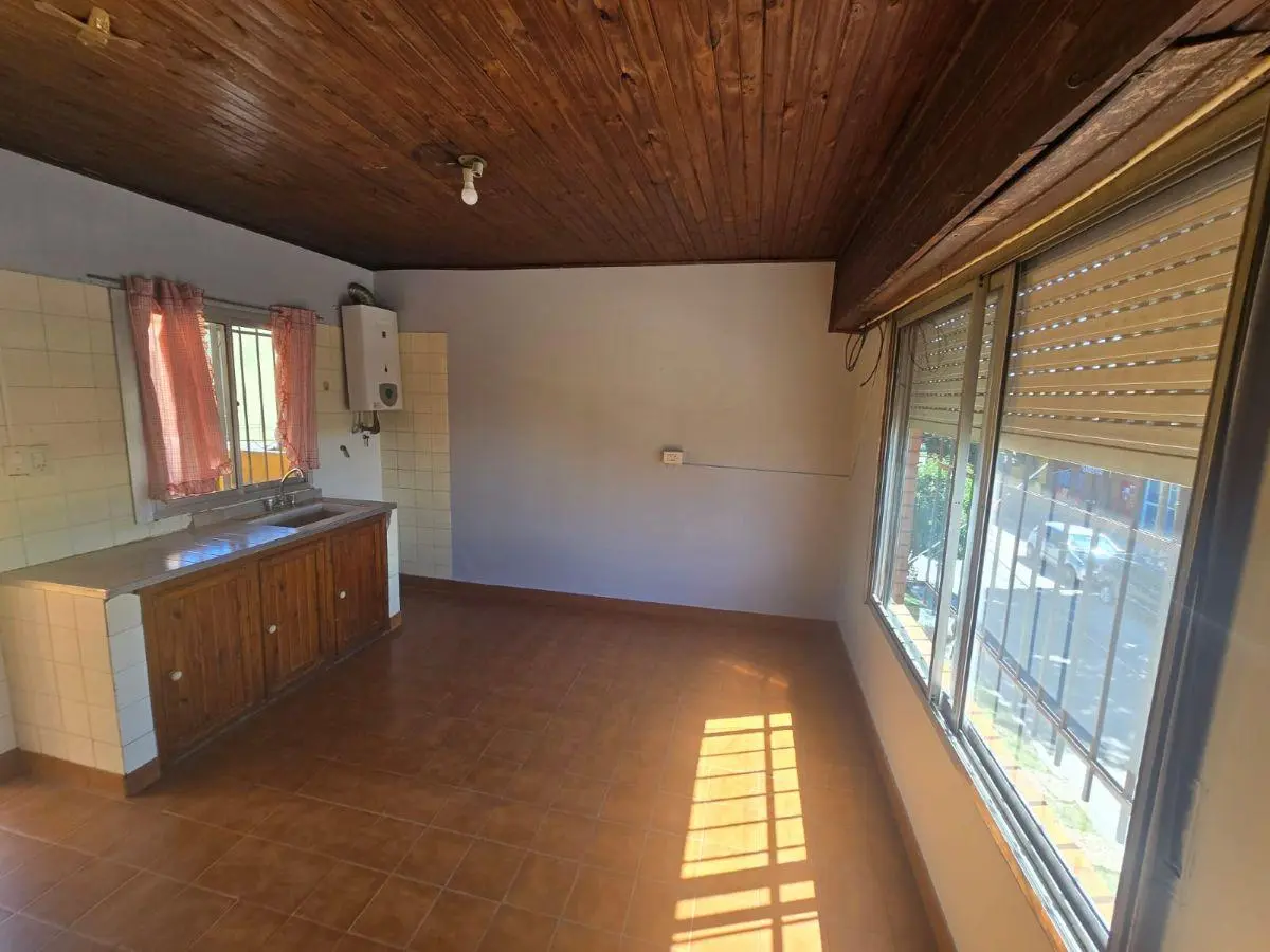 DEPARTAMENTO TIPO CASA EN ALQUILER A UNA CUADRA DE AVENIDA CALCHAQUÍ 3