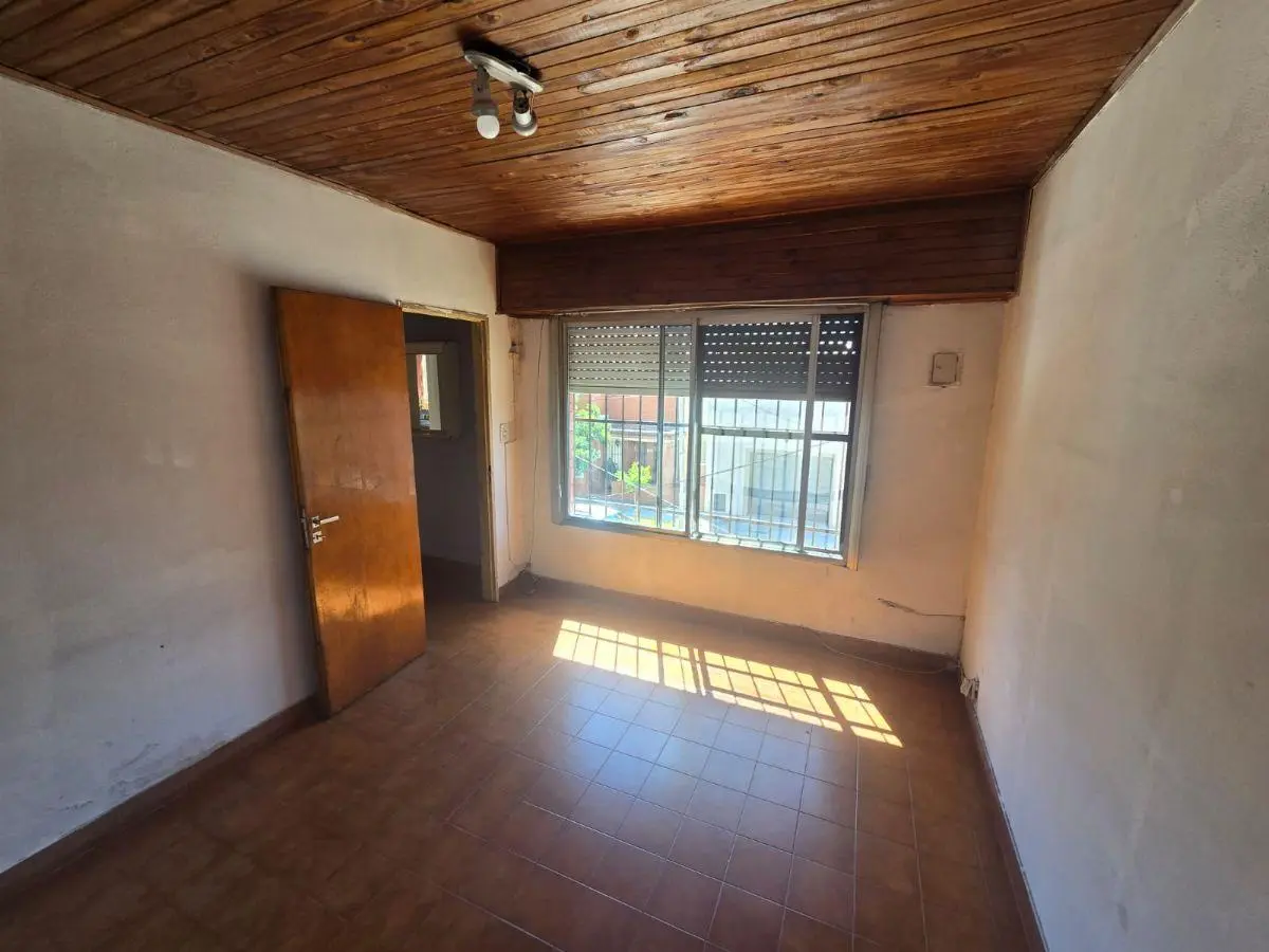 DEPARTAMENTO TIPO CASA EN ALQUILER A UNA CUADRA DE AVENIDA CALCHAQUÍ 2