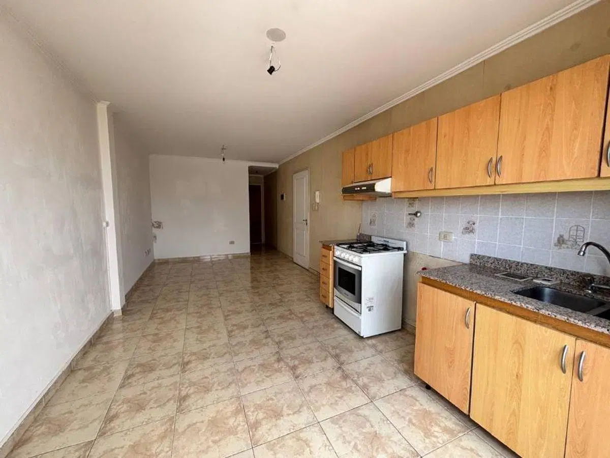 Departamento 2 Ambientes Moderno con Doble Balcón y Vista Abierta 5