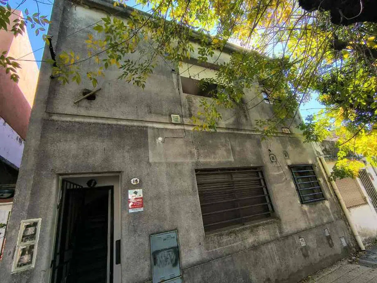 DEPARTAMENTO TIPO CASA DE 3 AMBIENTES EN PLANTA ALTA. 2
