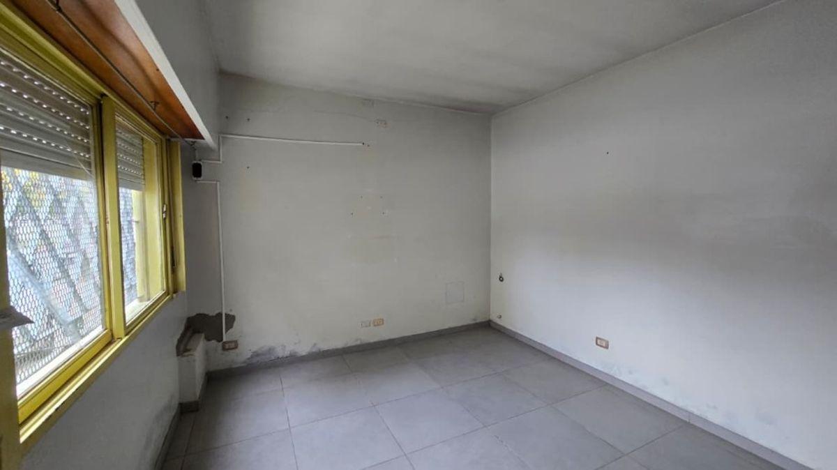 DEPARTAMENTO TIPO CASA DE 3 AMBIENTES AL FRENTE (INDEPENDIENTE DE LA CALLE)