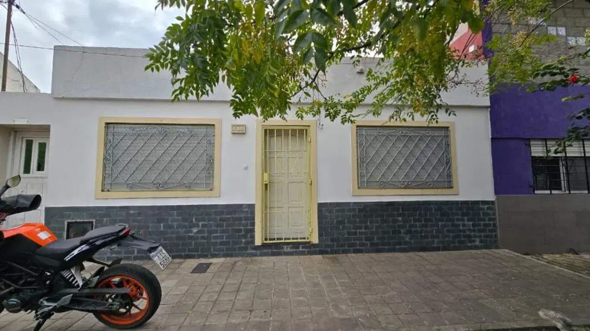 DEPARTAMENTO TIPO CASA DE 3 AMBIENTES AL FRENTE (INDEPENDIENTE DE LA CALLE) 4