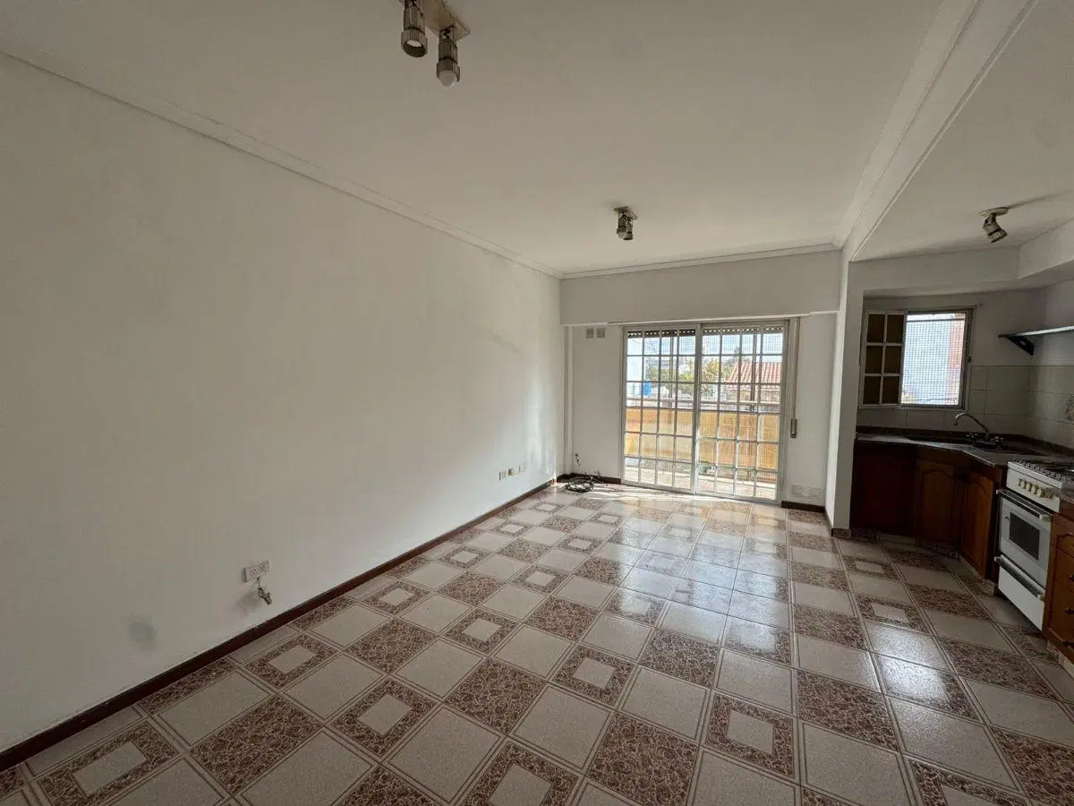 DEPARTAMENTO EN ALQUILER CON MUY BUENA UBICACION. 3