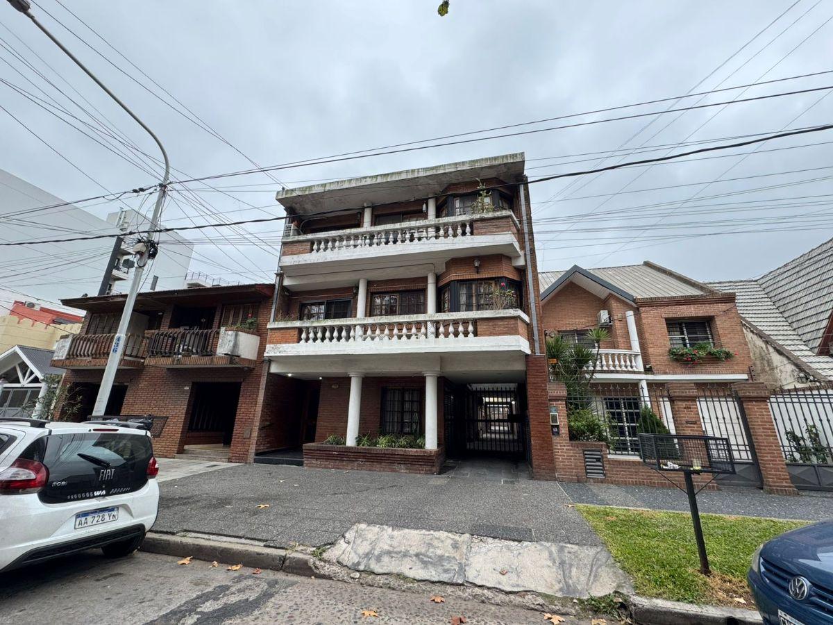 DEPARTAMENTO DE DOS AMBIENTES EN ALQUILER CON MUY BUENA UBICACION.