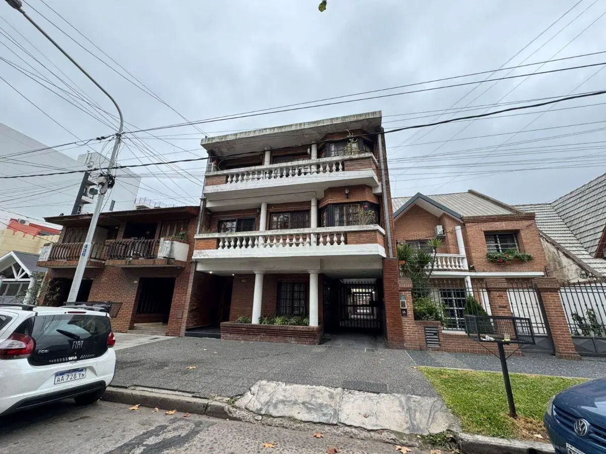 DEPARTAMENTO DE DOS AMBIENTES EN ALQUILER CON MUY BUENA UBICACION. 1