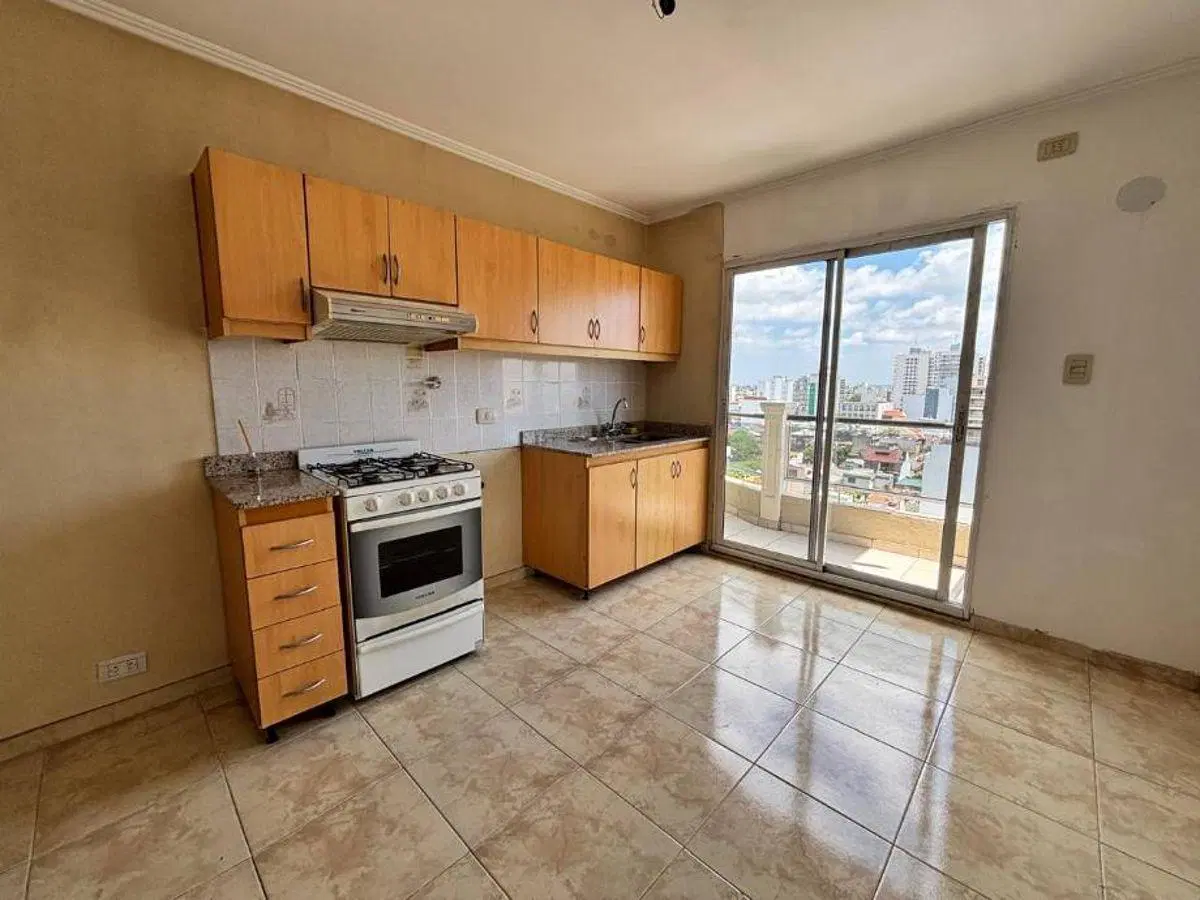 Departamento 2 Ambientes Moderno con Doble Balcón y Vista Abierta 3