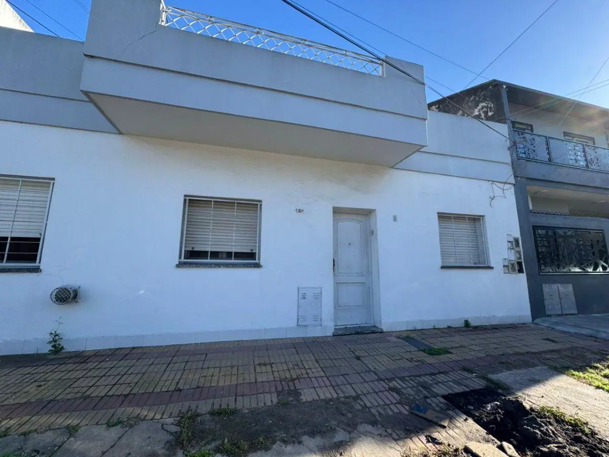 DEPARTAMENTO TIPO CASA DE 1 AMBIENTE CHICO POR PASILLO (EN MUY BUENA UBICACION) 5