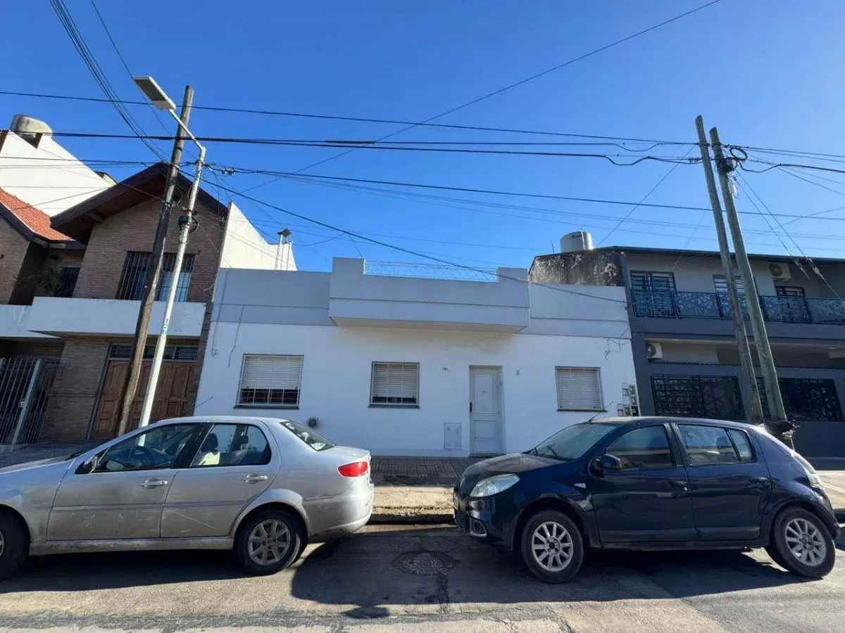 DEPARTAMENTO TIPO CASA DE 1 AMBIENTE CHICO POR PASILLO (EN MUY BUENA UBICACION) 4
