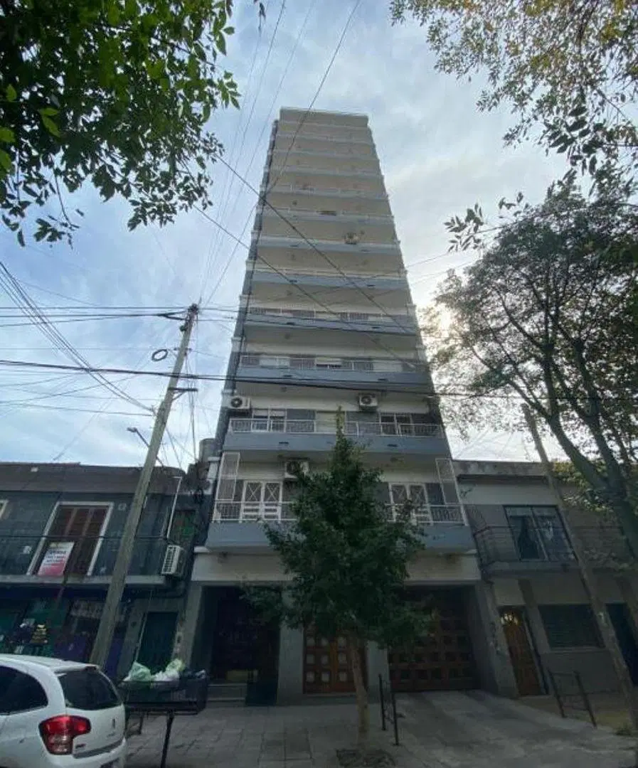 DEPARTAMENTO DE 2 AMBIENTES AMPLIOS EN WILDE CENTRO (EXCELENTE UBICACION). 4