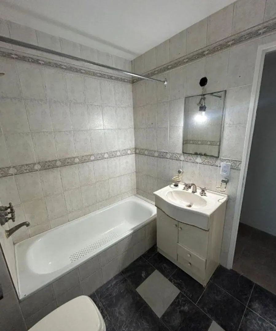 DEPARTAMENTO DE 3 AMBIENTES CON COCHERA EN QUILMES CENTRO. 2