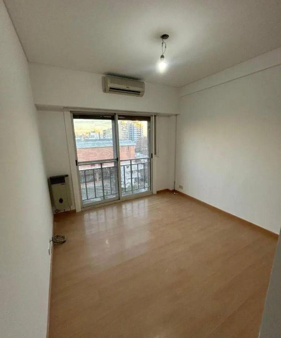 DEPARTAMENTO DE 3 AMBIENTES CON COCHERA EN QUILMES CENTRO. 4