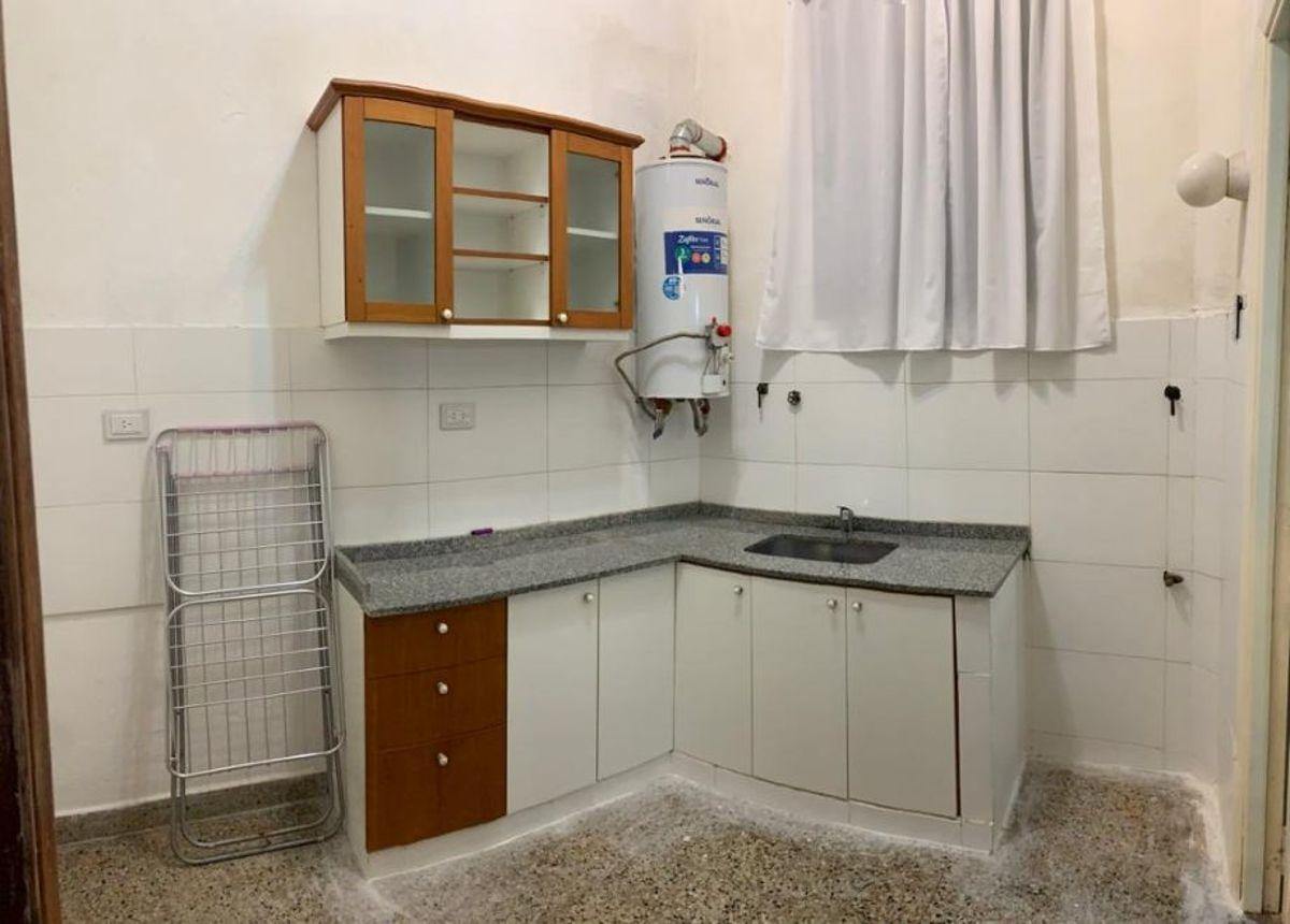 Foto de DEPARTAMENTO TIPO CASA DE 2 AMBIENTES CHICO (FRENTE A LA ESTACION DE, imagen 2