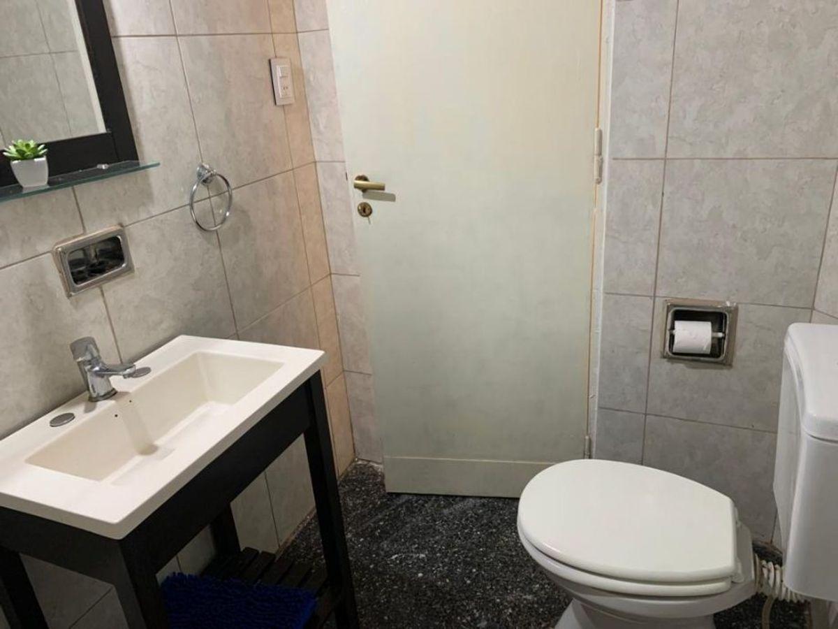 Foto de DEPARTAMENTO TIPO CASA DE 2 AMBIENTES CHICO (FRENTE A LA ESTACION DE, imagen 1