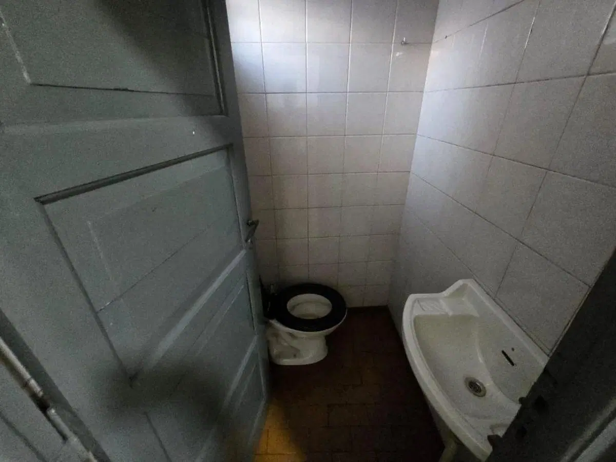 LOCAL COMERCIAL EN ALQUILER SOBRE AV. BELGRANO EN WILDE CENTRO 1
