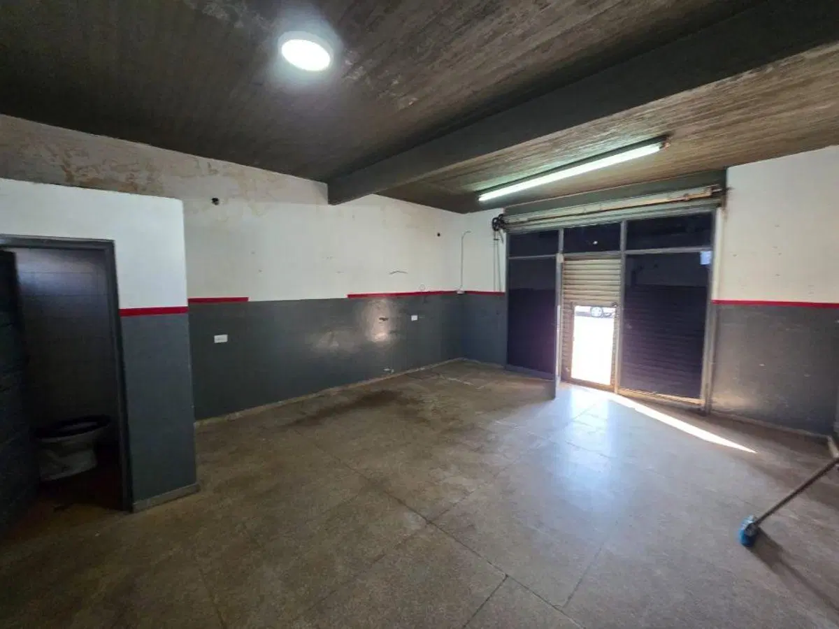 LOCAL COMERCIAL EN ALQUILER SOBRE AV. BELGRANO EN WILDE CENTRO 4