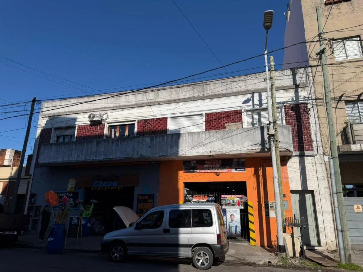 DEPARTAMENTO TIPO CASA DE 3 AMBIENTES EN ALQUILER SOBRE AVENIDA MANUEL BELGRANO 5