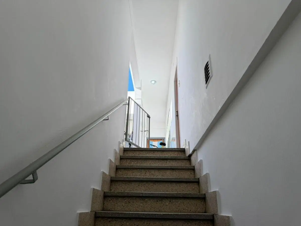DEPARTAMENTO TIPO CASA DE 3 AMBIENTES EN ALQUILER SOBRE AVENIDA MANUEL BELGRANO 1