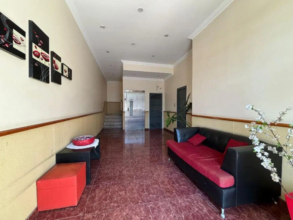 HERMOSO DEPARTAMENTO DE 2 AMBIENTES MODERNO AL CONTRAFRENTE SOBRE AV. FABIAN ONSARI. 2