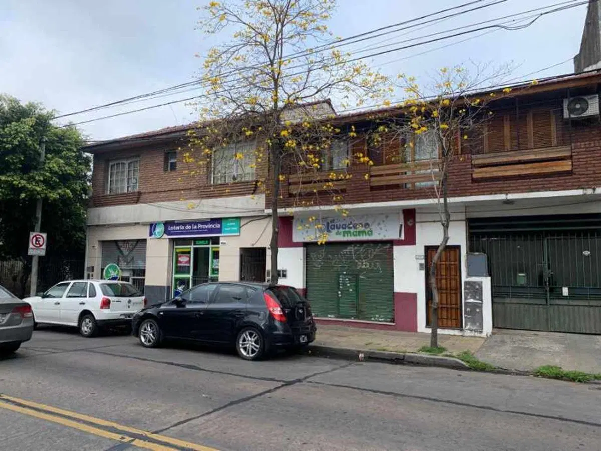 LOCAL EN ALQUILER SOBRE AV. MANUEL BELGRANO, MUY BUENA UBICACION. 1