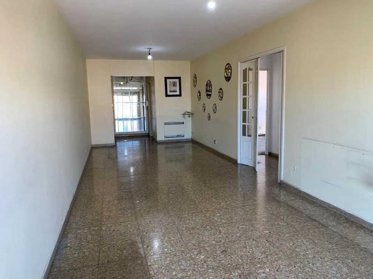 HERMOSO DEPARTAMENTO DE 3 AMBIENTES AMPLIOS (EXCELENTE UBICACIÓN). 3