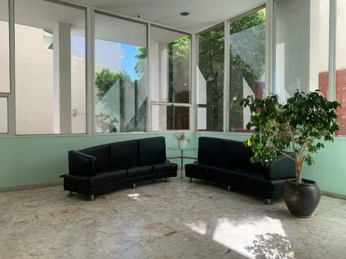 HERMOSO DEPARTAMENTO DE 3 AMBIENTES AMPLIOS (EXCELENTE UBICACIÓN). 2