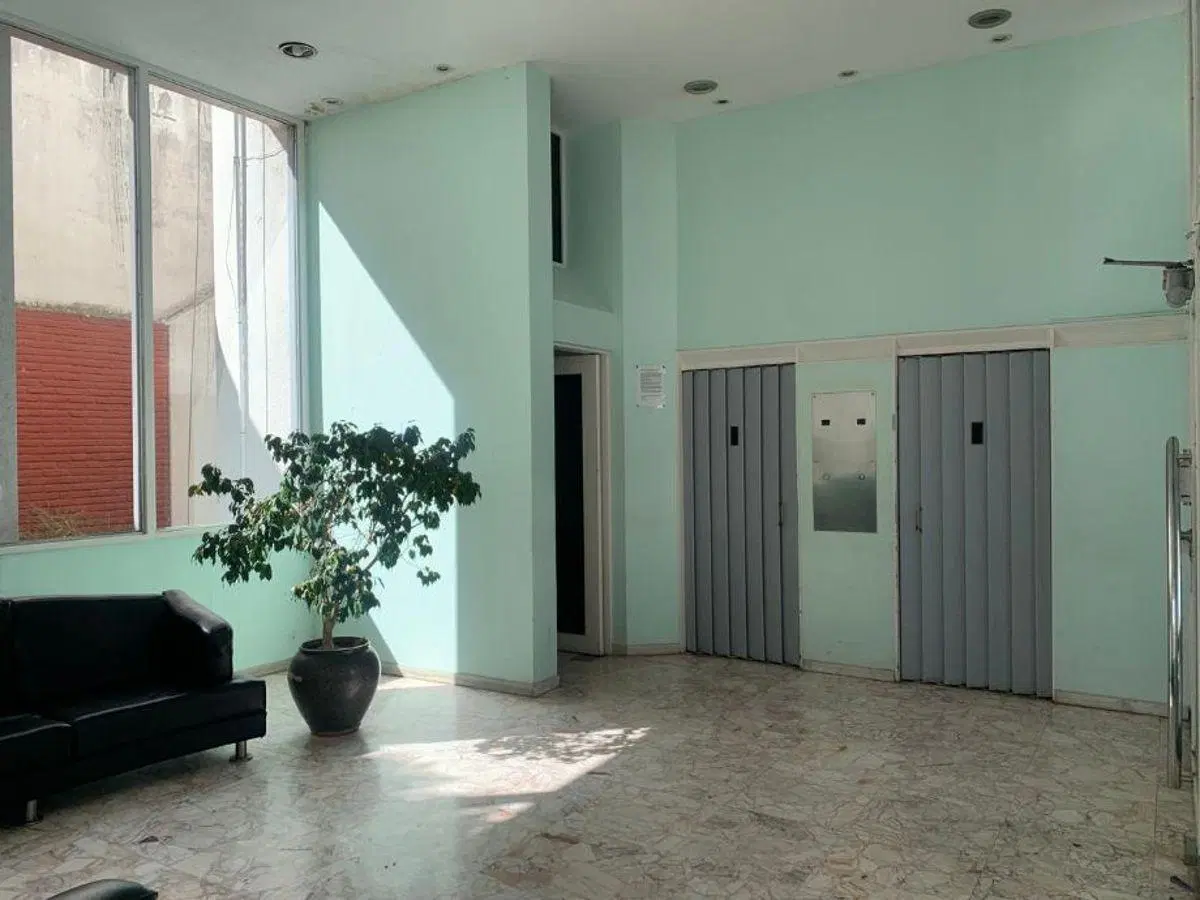 HERMOSO DEPARTAMENTO DE 3 AMBIENTES AMPLIOS (EXCELENTE UBICACIÓN). 4