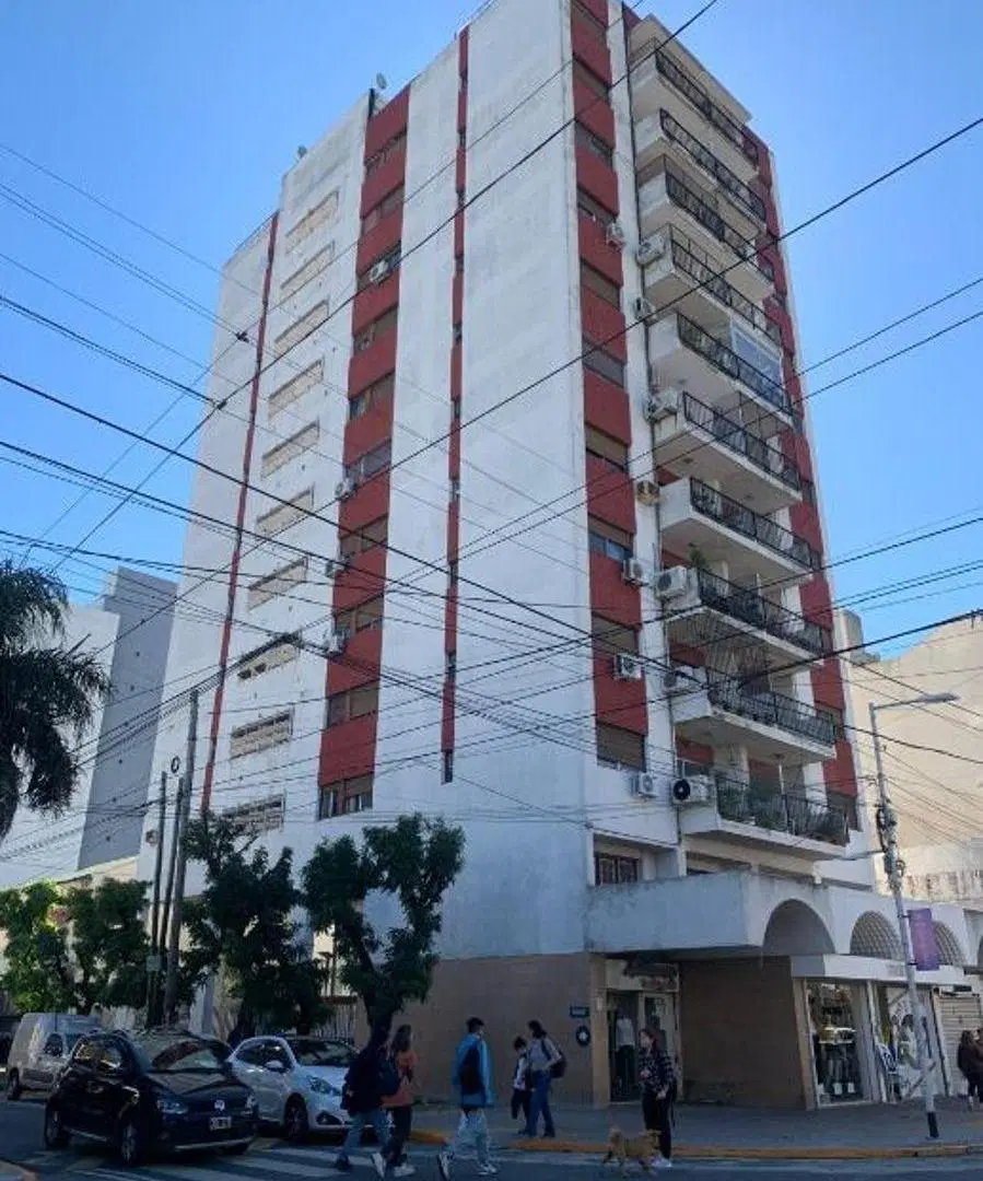 HERMOSO DEPARTAMENTO DE 3 AMBIENTES AMPLIOS (EXCELENTE UBICACIÓN). 1