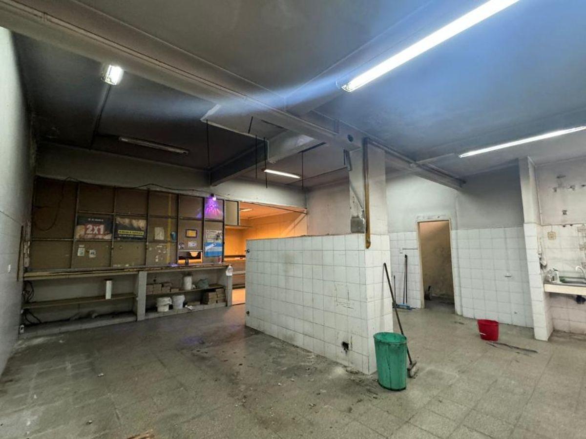 Foto de EXCELENTE LOCAL SOBRE AV. MITRE (IDEAL PARA USO GASTRONOMICO / ALMACEN), imagen 3