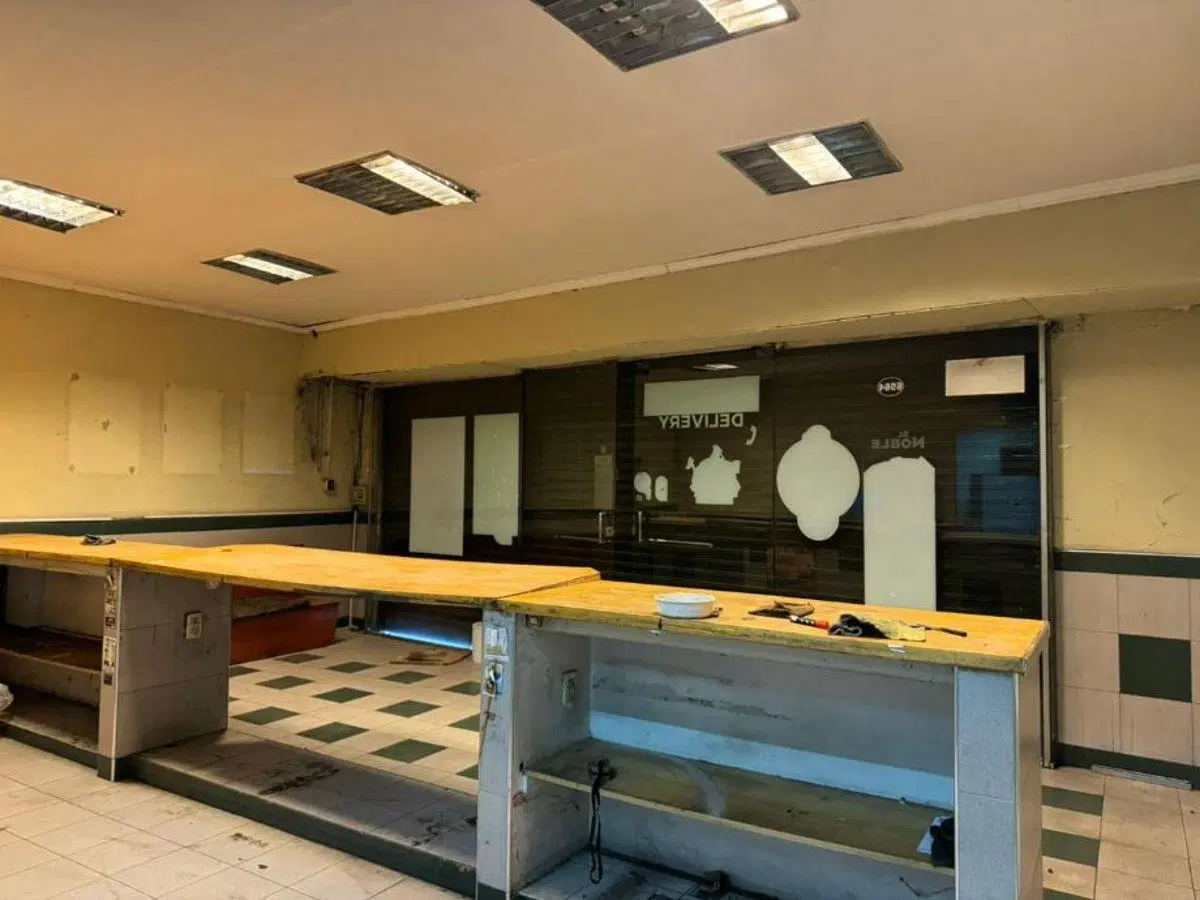 EXCELENTE LOCAL SOBRE AV. MITRE (IDEAL PARA USO GASTRONOMICO / ALMACEN) 2
