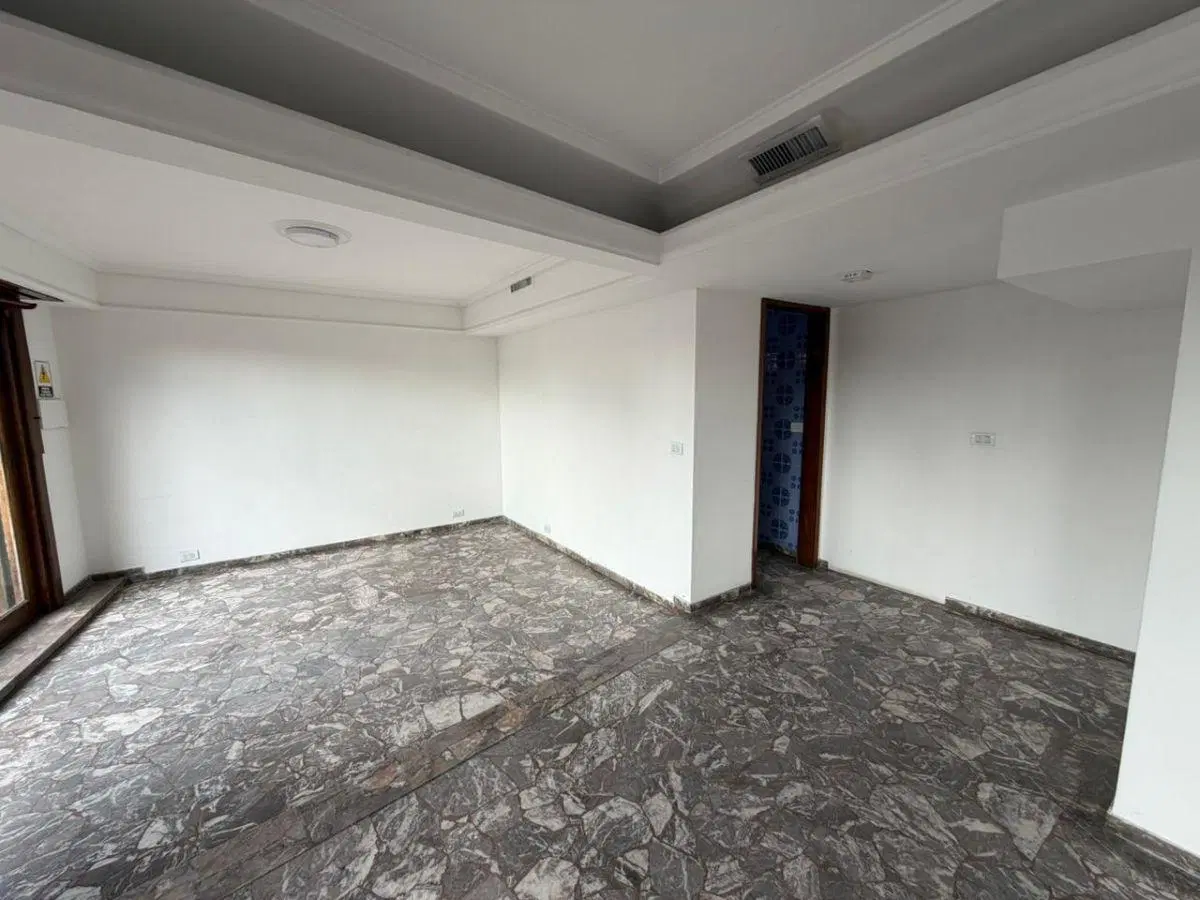 DEPARTAMENTO TIPO CASA EN ALQUILER PARA USO COMERCIAL O PROFESIONAL SOBRE AVENIDA MITRE 8