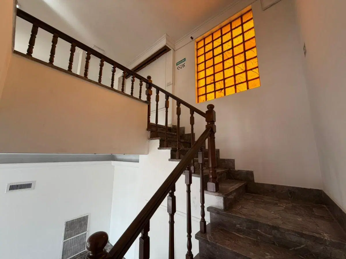 DEPARTAMENTO TIPO CASA EN ALQUILER PARA USO COMERCIAL O PROFESIONAL SOBRE AVENIDA MITRE 3