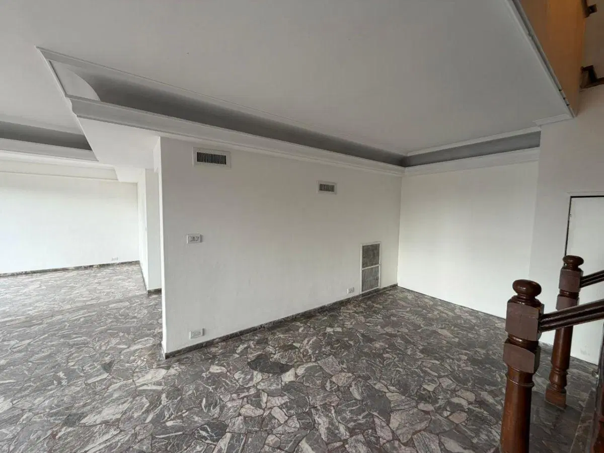 DEPARTAMENTO TIPO CASA EN ALQUILER PARA USO COMERCIAL O PROFESIONAL SOBRE AVENIDA MITRE 2