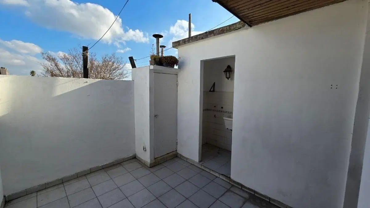 DUPLEX DE 3 AMBIENTES EN EXCELENTE UBICACION (SOBRE AVENIDA BELGRANO A UNA CUADRA DE FABIAN ONSARI) 5