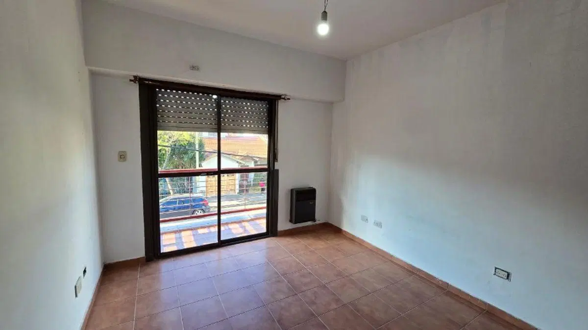DUPLEX DE 3 AMB. EN EXCELENTE UBICACION (SOBRE AVENIDA BELGRANO A UNA CUADRA DE FABIAN ONSARI) 5