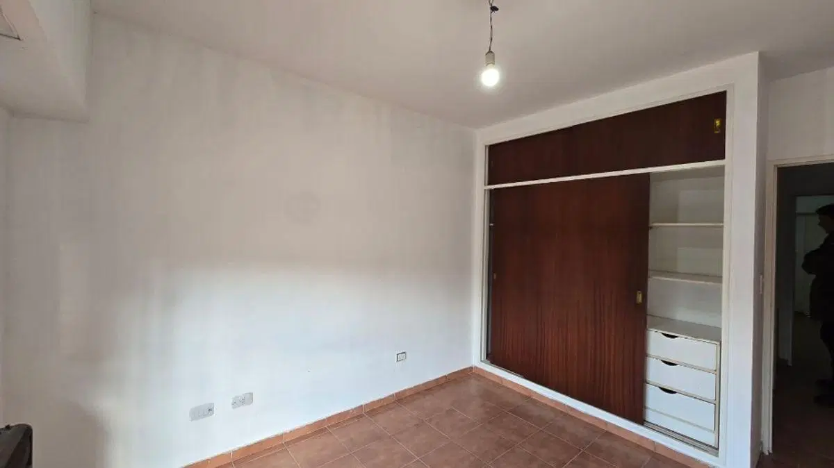 DUPLEX DE 3 AMB. EN EXCELENTE UBICACION (SOBRE AVENIDA BELGRANO A UNA CUADRA DE FABIAN ONSARI) 4
